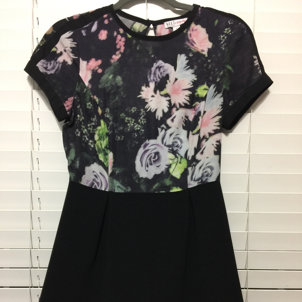 Dress - Floral top and black bottom - Size S